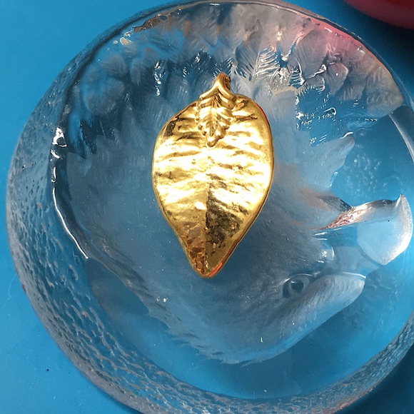 🖤70s Hawaiian Maile leaf gold dipped pendant - Picture 1 of 11